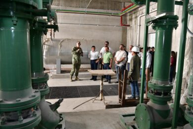 Supervisión de Javier May en el Hospital General de Cárdenas junto a ingenieros militares y funcionarios estatales durante la fase final de obra