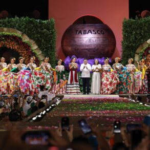 Embajadoras de los 17 municipios junto a autoridades en Feria Tabasco 2026