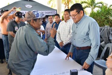 Javier May durante jornada de atención ciudadana en Jalpa de Méndez