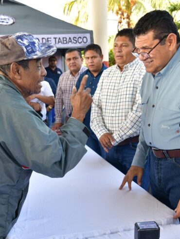Javier May durante jornada de atención ciudadana en Jalpa de Méndez