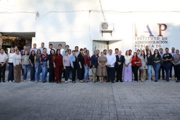 Juan Molina Becerra preside la inauguración de la Generación 29 de la Maestría en Administración y Políticas Públicas del IAP Tabasco en Villahermosa.