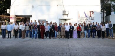 Juan Molina Becerra preside la inauguración de la Generación 29 de la Maestría en Administración y Políticas Públicas del IAP Tabasco en Villahermosa.