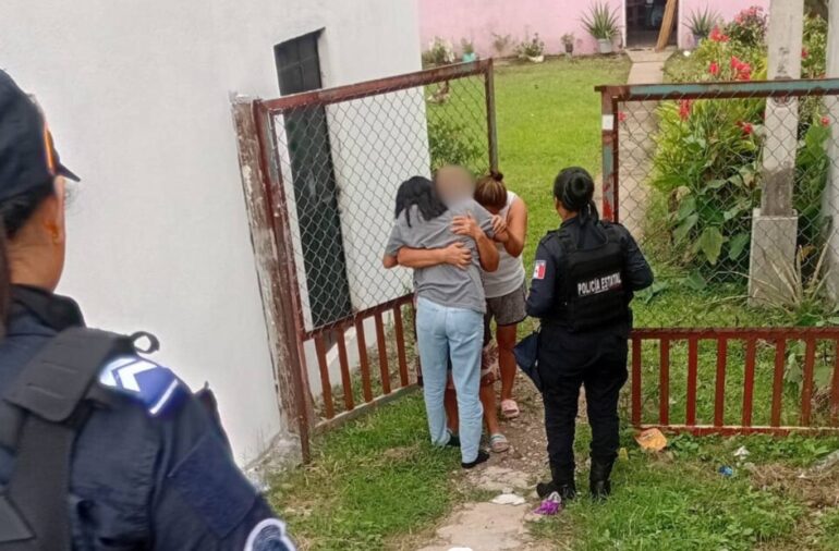 Unidades de la Policía de Género de la SSPC brindando atención y patrullaje en colonias del municipio de Centro, Tabasco.