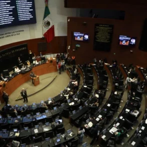 Senado de México durante sesión para votar el Plan B electoral