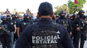 Elementos de la SSPC y Marina durante el operativo de seguridad en Tabasco realizando patrullajes en colonias de Villahermosa.