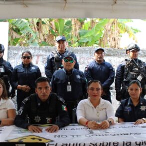 Elementos de la SSPC y José Pablo Mora Gómez en la Jornada de Paz en Gaviotas Sur, Tabasco.
