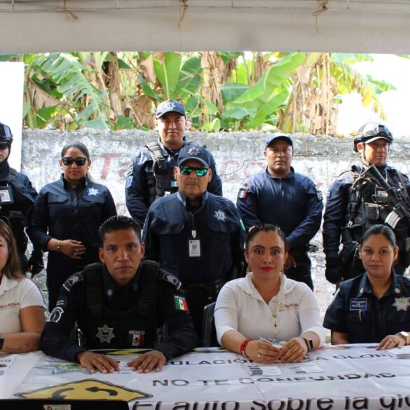 Elementos de la SSPC y José Pablo Mora Gómez en la Jornada de Paz en Gaviotas Sur, Tabasco.