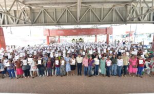 Entrega masiva de certificados del programa Tandas para la Mujer en Cunduacán