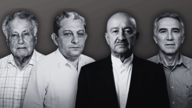 Fotografía en blanco y negro de Manuel Gurría Ordóñez, Salvador Neme Castillo, Carlos Salinas de Gortari y Roberto Madrazo Pintado, los cuatro protagonistas del período neoliberal en Tabasco entre 1988 y 2006.