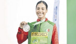 Alejandra Ortega cruza la meta en el medio maratón de marcha de la Copa Mundial de Brasilia 2026 con la medalla de plata