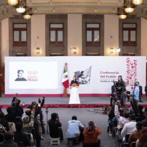 Lista de estados que eliminan el examen de ingreso al bachillerato, incluyendo a Tabasco, presentada por la presidenta Claudia Sheinbaum.