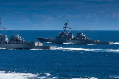 Buques de guerra de Estados Unidos operando en el estrecho de Ormuz durante tensión con Irán