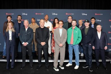 Robert Downey Jr. y los hermanos Russo durante la presentación de Disney en CinemaCon 2026.