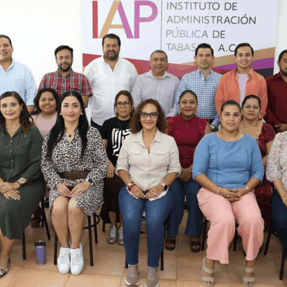 Participantes en las aulas del IAP Tabasco durante un curso de Auditoría Gubernamental y Políticas Públicas.