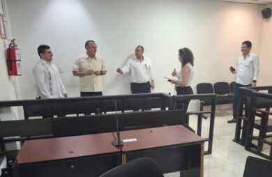 Magistrado Carlos Efrain Reséndez Bocanegra durante la supervisión del TSJ en juzgados de Centro Tabasco.