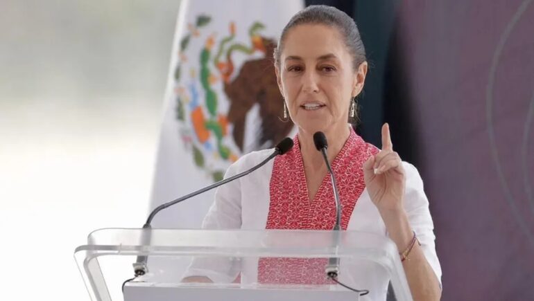 Claudia Sheinbaum durante mensaje sobre estabilidad económica de México en 2026