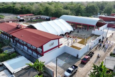 Vista aérea de escuela rehabilitada con nuevas aulas en Nacajuca Tabasco