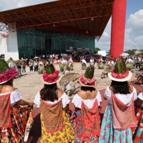 Danza del Pochó frente al Centro de Convenciones durante Fiestas del Queso 2026