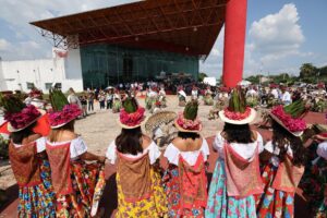 Danza del Pochó frente al Centro de Convenciones durante Fiestas del Queso 2026