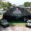 Vista aérea de la exposición La Gran Fuerza de México con vehículos militares en Tabasco