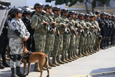 Convoy de patrullas de la Secretaría de Seguridad Pública de Tabasco durante operativo en zona urbana
