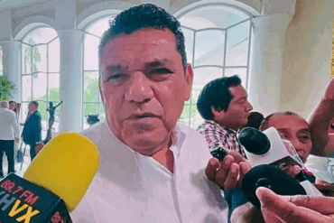 Gobernador Javier May Rodríguez atiende a medios de comunicación en Palacio de Gobierno de Tabasco tras confirmar detenciones por ejecuciones recientes, abril 2026