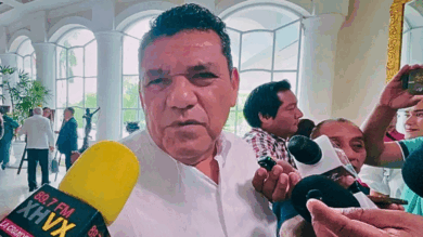 Gobernador Javier May Rodríguez atiende a medios de comunicación en Palacio de Gobierno de Tabasco tras confirmar detenciones por ejecuciones recientes, abril 2026