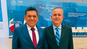 El gobernador de Tabasco, Javier May Rodríguez, y el presidente del Tribunal Superior de Justicia del Estado, Efraín Reséndiz, durante la presentación del Plan Estratégico de Procuración de Justicia 2026-2029 de la FGR en la Ciudad de México