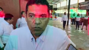 Gobernador Javier May Rodríguez atiende entrevista con reporteros en Cárdenas, Tabasco, durante las Jornadas de Atención al Pueblo, abril de 2026.
