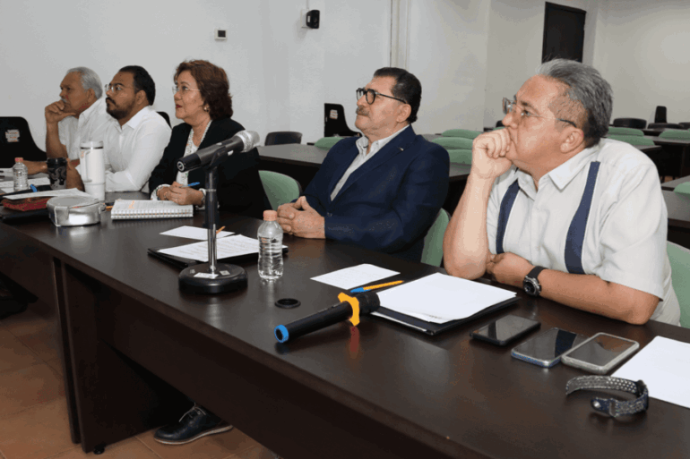 Juan Molina Becerra y Pilar Barrero García en la inauguración del ciclo de webinars sobre profesionalización pública en Tabasco.