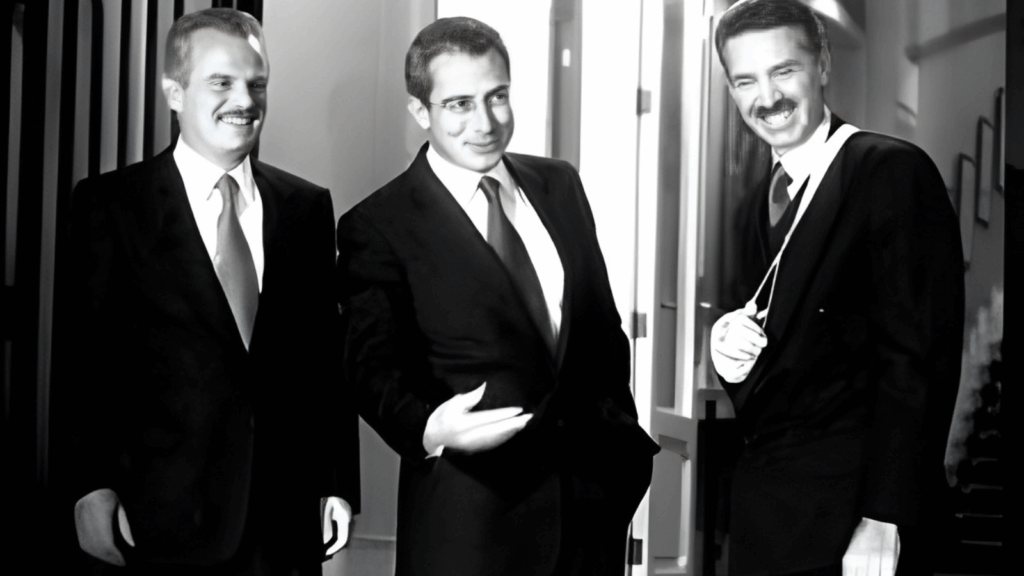 Francisco Labastida, Ernesto Zedillo y Roberto Madrazo Pintado con el brazo en cabestrillo, reunidos durante el proceso de selección del candidato presidencial del PRI en 1999.