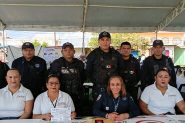 Agentes de la SSPC de Tabasco realizando visitas domiciliarias durante las Jornadas de Paz en La Lima.