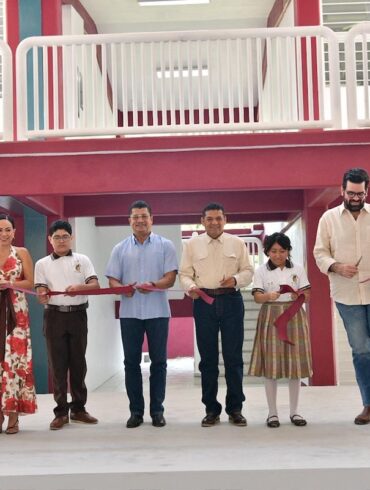 Roberto Ocaña Leyva inaugurando 13 aulas en la Secundaria Cuauhtémoc de Mazateupa, Nacajuca.