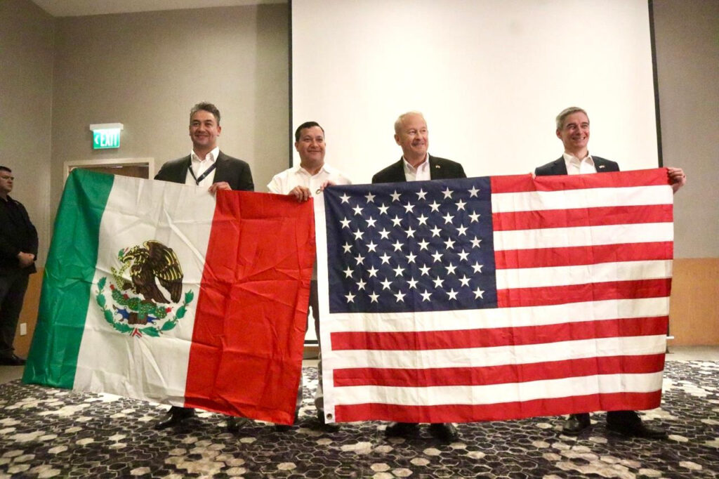 El embajador Ronald Johnson durante la ceremonia de primera piedra de Pacífico Mexinol en Topolobampo, Sinaloa, abril 2026