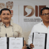Firma de convenio de profesionalización entre el IAP Tabasco y el DIF estatal en Villahermosa.