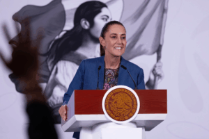 Text alt: Claudia Sheinbaum durante conferencia presidencial tras presentar su declaración patrimonial 2026