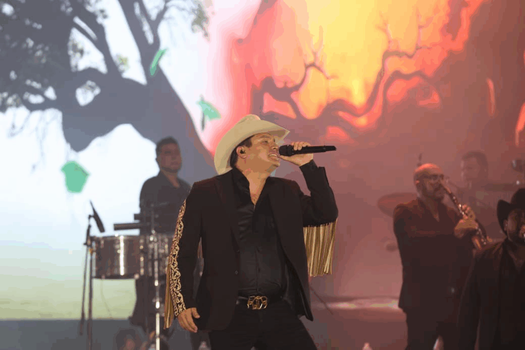 Julión Álvarez durante su concierto gratuito en el Foro Tabasco de la Feria Tabasco 2026