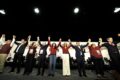 Ariadna Montiel al centro del escenario junto a líderes de Morena con los brazos en alto durante el VIII Congreso Nacional Extraordinario, celebrado el 3 de mayo de 2026 en el World Trade Center de la Ciudad de México