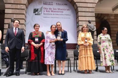 Claudia Sheinbaum durante anuncio del aumento salarial del 9 por ciento para maestras y maestros de México.