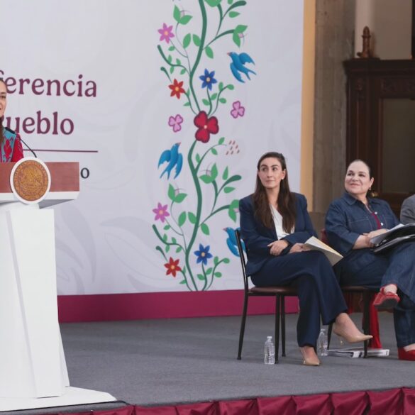 Presidenta Claudia Sheinbaum anunciando el programa Volver a Crecer para deudores del campo.