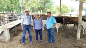 Autoridades de la SEDAP supervisan avances del programa Crédito Ganadero en unidades productivas de Macuspana, Tabasco.