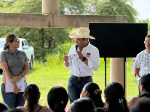 Mujeres beneficiarias del programa Crédito Porcino a la Palabra durante reunión informativa en comunidades Yokot’an de Centro, Tabasco.