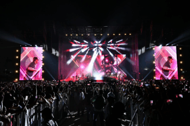 úblico en el Foro Tabasco durante el concierto de Enrique Iglesias con pirotecnia y pantallas de colores en la Feria Tabasco 2026
