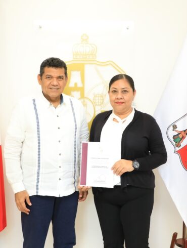 Esmeralda Collado Frías durante su nombramiento como titular de Comunicación Social del Gobierno de Tabasco.