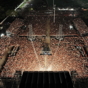 Vista aérea del Foro Tabasco lleno con 160 mil personas durante el concierto récord de Julión Álvarez en la Feria Tabasco 2026