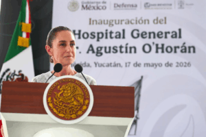 Presidenta Claudia Sheinbaum en el podio durante la inauguración del Hospital General Dr. Agustín O'Horán en Mérida, Yucatán, el 17 de mayo de 2026