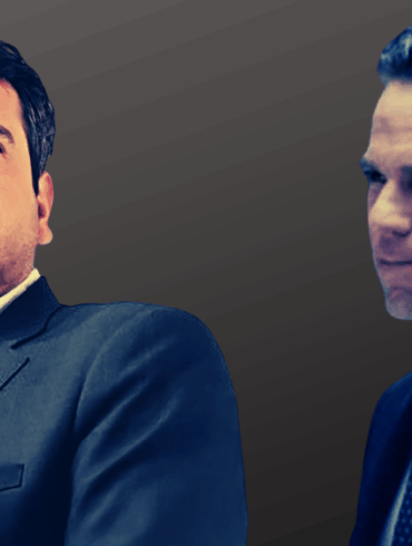 Andrés Manuel López Beltrán, secretario de Organización de Morena, y el periodista Carlos Loret de Mola, en imagen de composición editorial