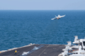 Petrolero navega en aguas del estrecho de Ormuz bajo tensión militar regional.