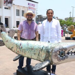 Exposición Pegelagarte en Nacajuca con esculturas monumentales intervenidas por artistas tabasqueños.