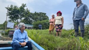Pescadores de Nacajuca beneficiarios del programa Pescando Vida durante recorrido de la SEDAP en Tabasco.